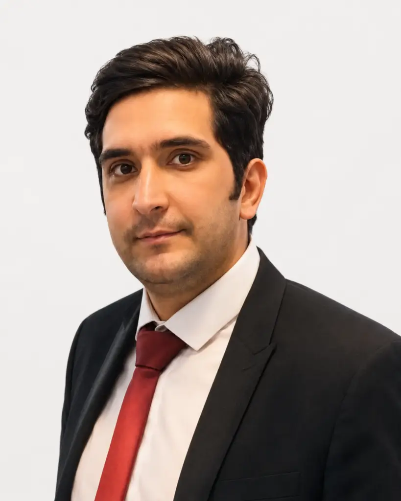 آقای سعید وزیری نیا مدیریت پوشینه پلاست وزین